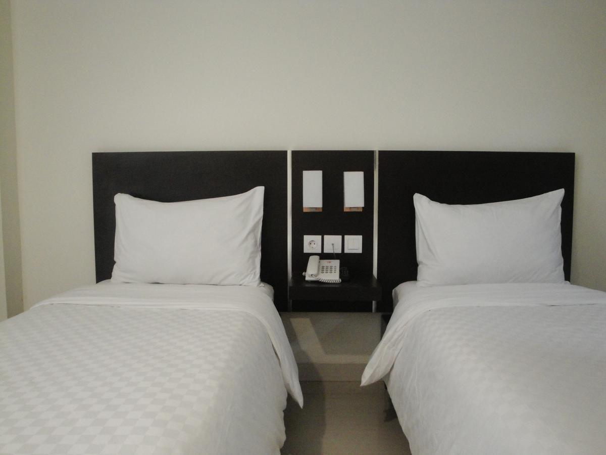 Bella Vita Hotel Купанґ Екстер'єр фото