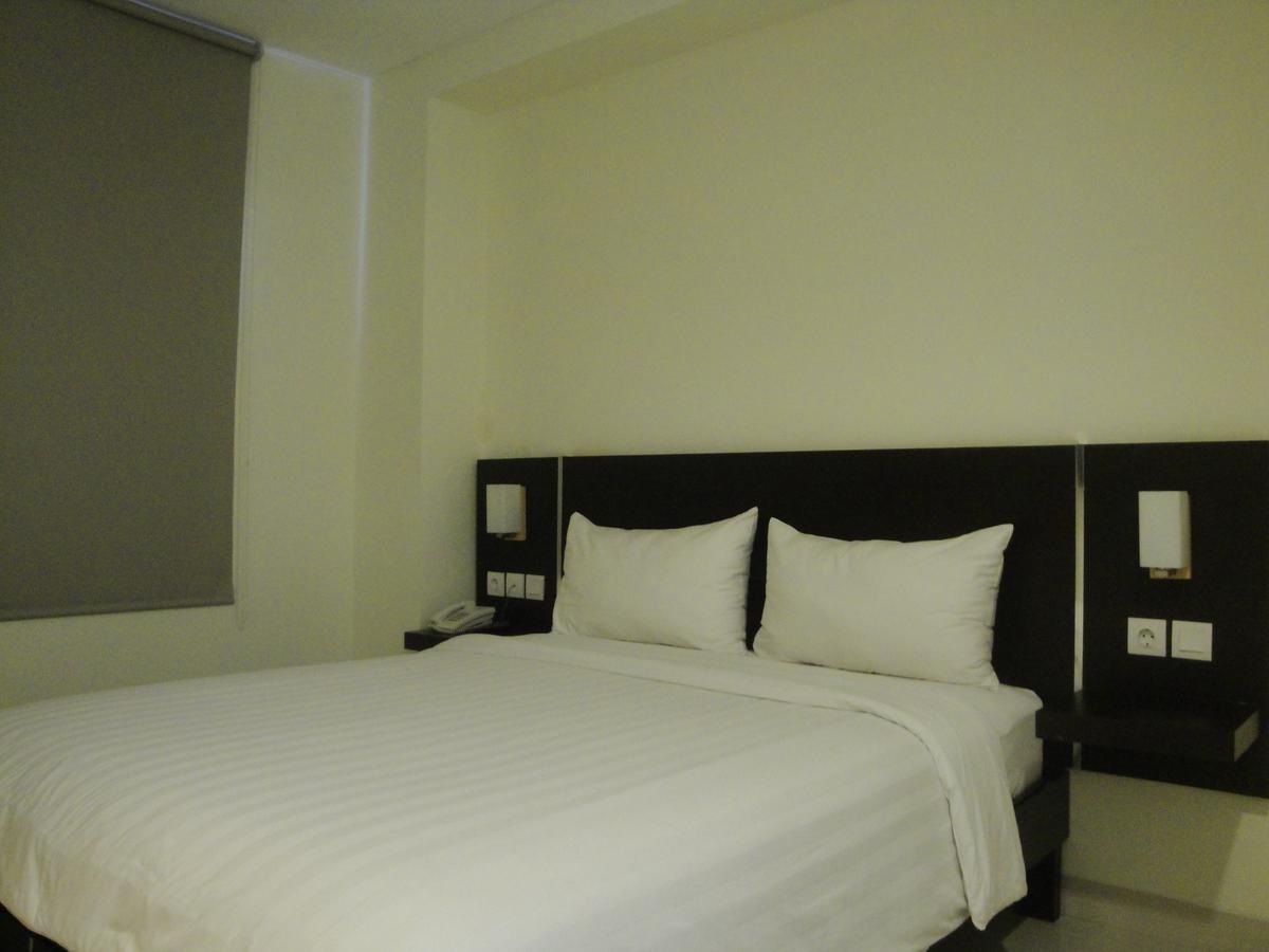 Bella Vita Hotel Купанґ Екстер'єр фото
