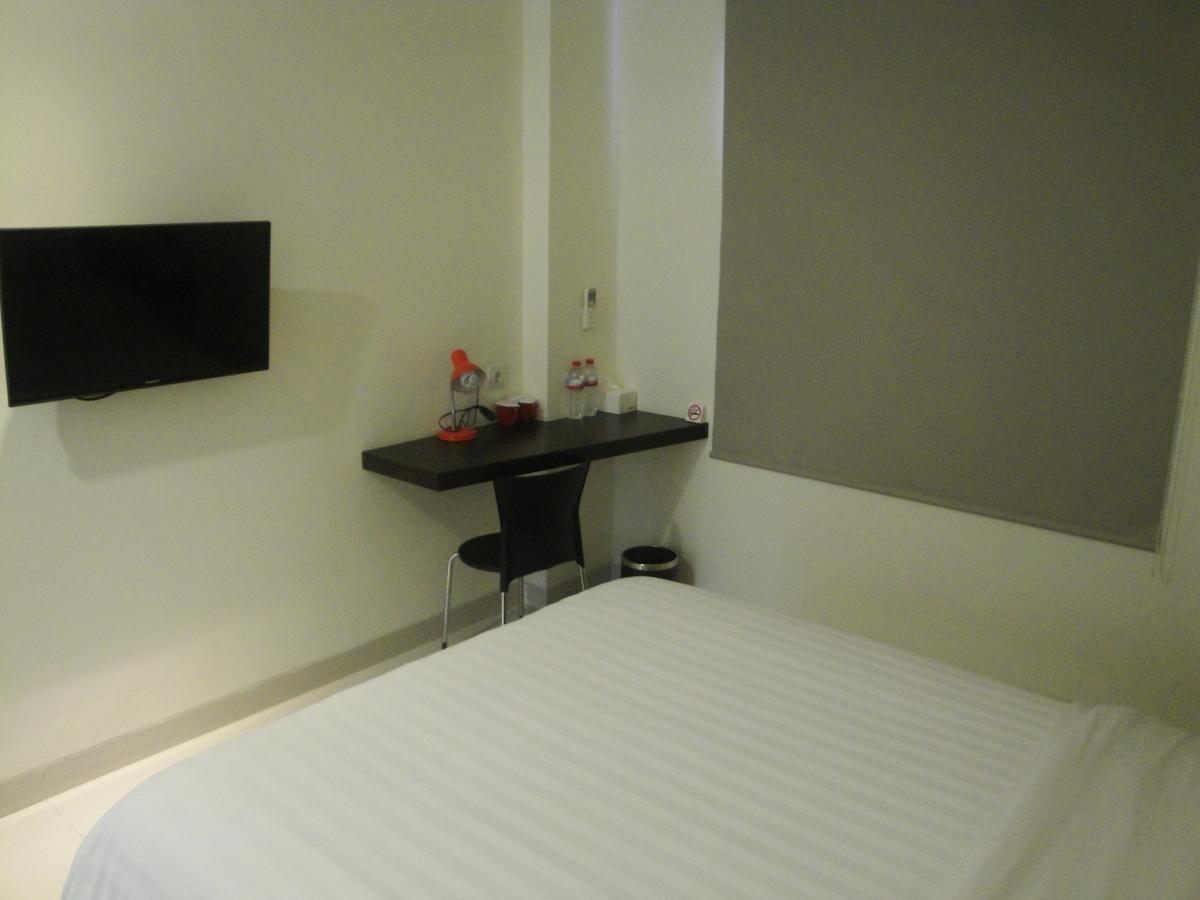 Bella Vita Hotel Купанґ Екстер'єр фото
