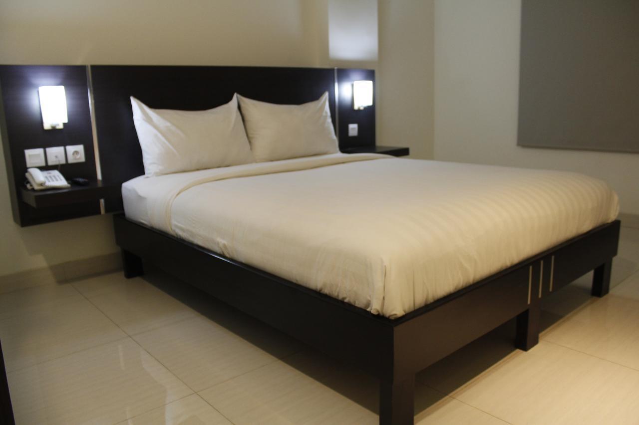 Bella Vita Hotel Купанґ Екстер'єр фото