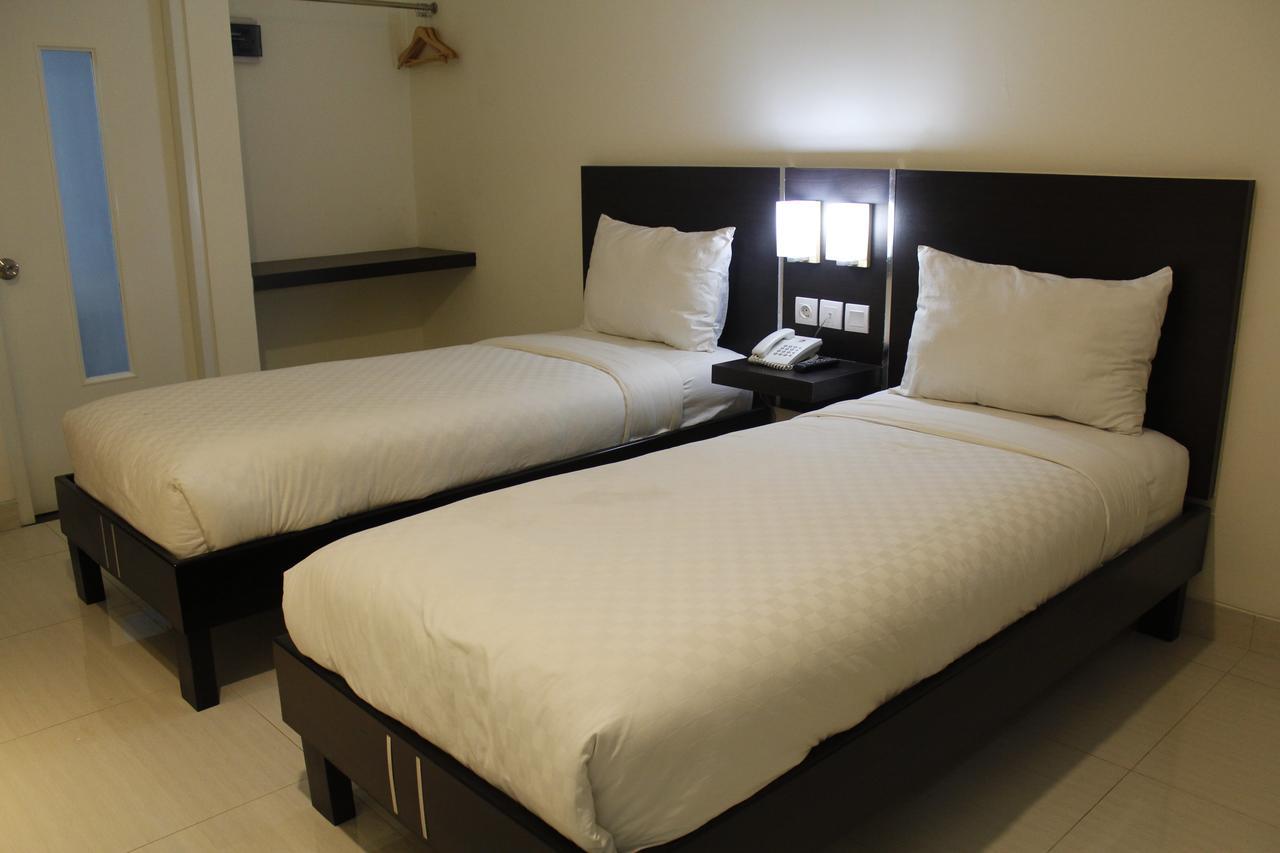 Bella Vita Hotel Купанґ Екстер'єр фото